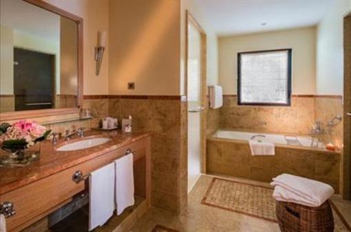 фото отеля Terre Blanche Hotel Spa Golf Resort