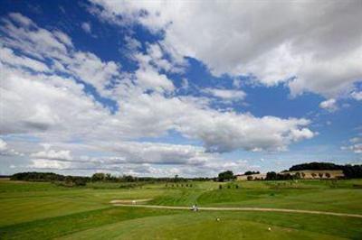фото отеля Golf Und Wellnesshotel Schloss Teschow