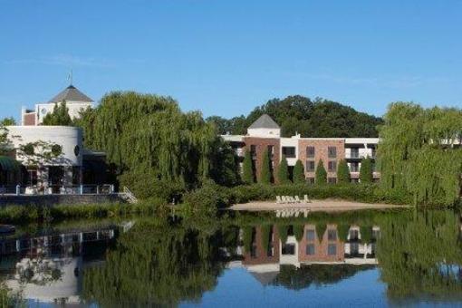 фото отеля Inn on Woodlake