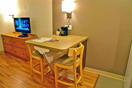 фото отеля Studio 6 Seattle North - Mountlake Terrace