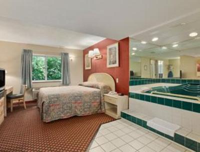 фото отеля Super 8 Motel Marysville Port Huron