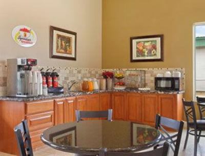 фото отеля Super 8 Leesville