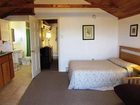 фото отеля Half Moon Motel & Cottages