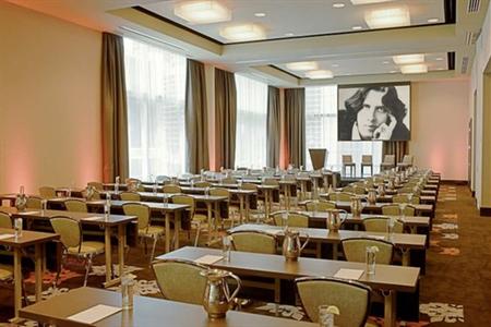 фото отеля theWit, a Doubletree Hotel