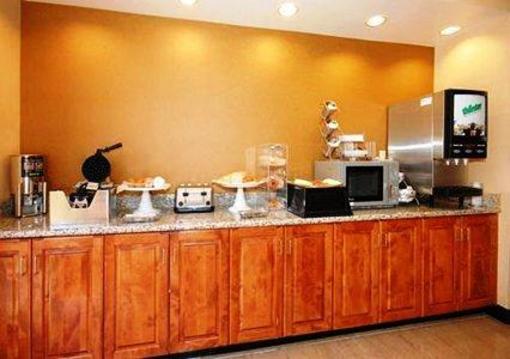 фото отеля Comfort Suites Clayton