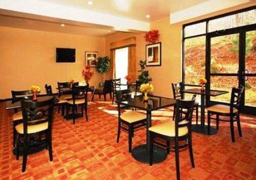 фото отеля Comfort Suites Clayton