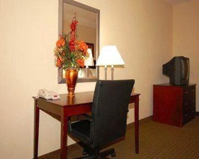 фото отеля Comfort Suites Clayton