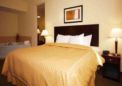 фото отеля Comfort Suites Clayton