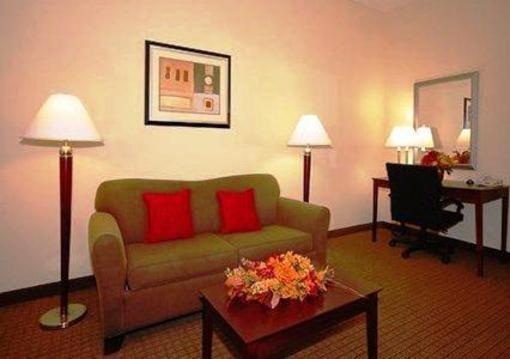 фото отеля Comfort Suites Clayton