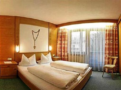 фото отеля Ferienwohnung Zimmer in Oetz Marita Pension Appartements