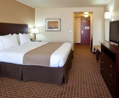 фото отеля Holiday Inn Express Dinuba West