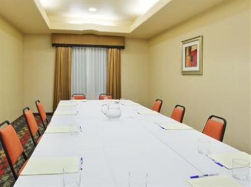 фото отеля Holiday Inn Express Dinuba West