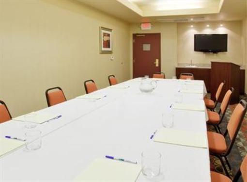 фото отеля Holiday Inn Express Dinuba West