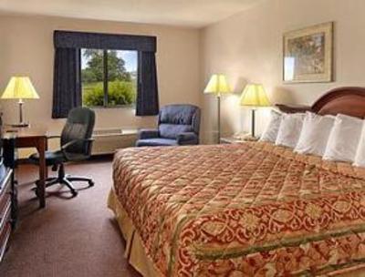 фото отеля Baymont Inn & Suites Howell