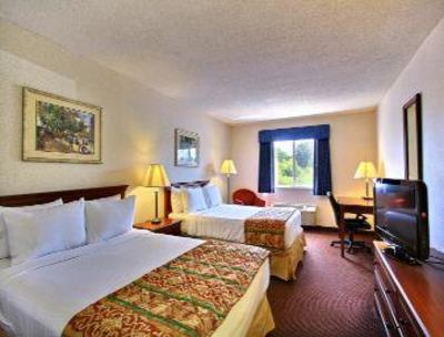фото отеля Baymont Inn & Suites Howell