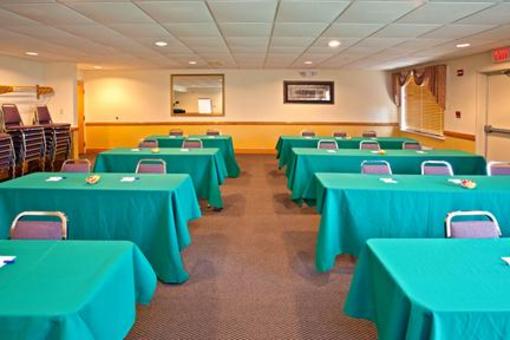 фото отеля Holiday Inn Express Scottsburg