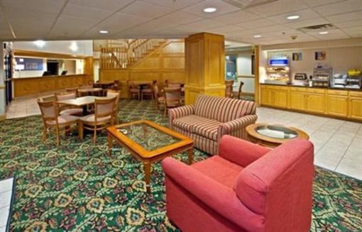 фото отеля Holiday Inn Express Scottsburg