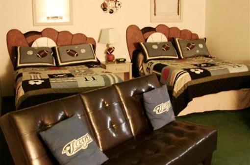 фото отеля Gladstone Inn & Suites