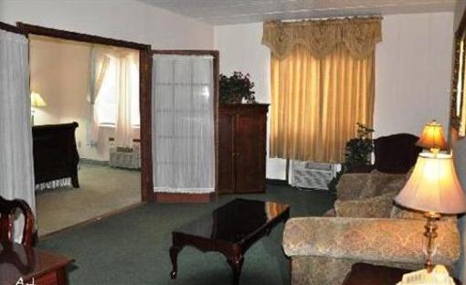 фото отеля Gladstone Inn & Suites