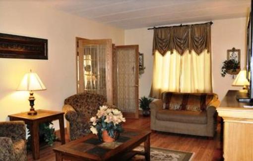 фото отеля Gladstone Inn & Suites