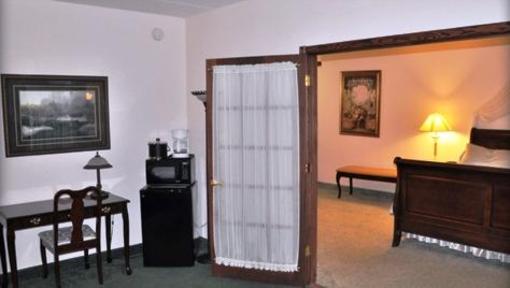 фото отеля Gladstone Inn & Suites