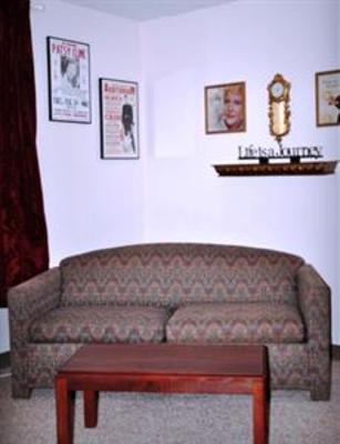 фото отеля Gladstone Inn & Suites