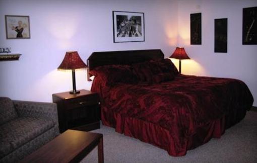 фото отеля Gladstone Inn & Suites
