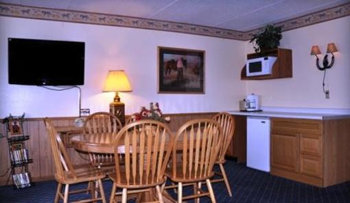 фото отеля Gladstone Inn & Suites