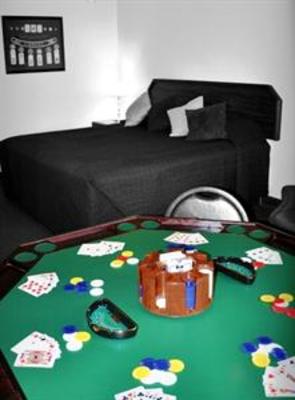 фото отеля Gladstone Inn & Suites