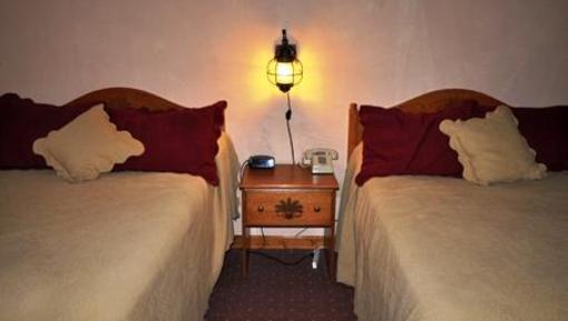 фото отеля Gladstone Inn & Suites