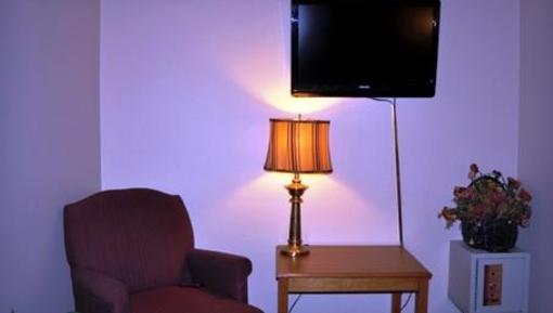 фото отеля Gladstone Inn & Suites