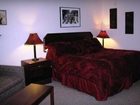 фото отеля Gladstone Inn & Suites