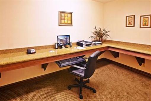 фото отеля Holiday Inn Express Hotel & Suites Oklahoma City-Bethany