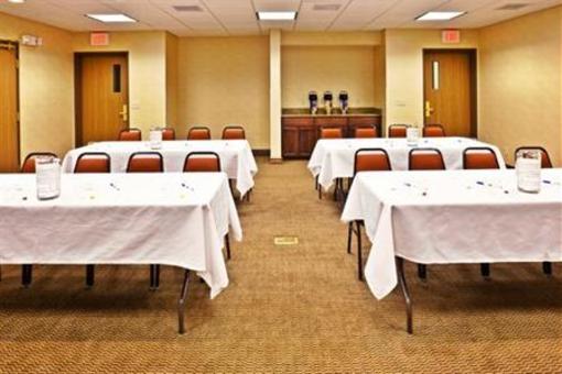 фото отеля Holiday Inn Express Hotel & Suites Oklahoma City-Bethany