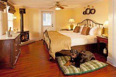 фото отеля Crowne Pointe Historic Inn & Spa