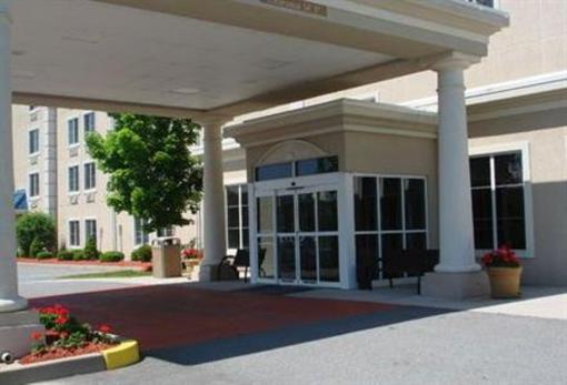 фото отеля Holiday Inn Express Boston Milford (Massachusetts)