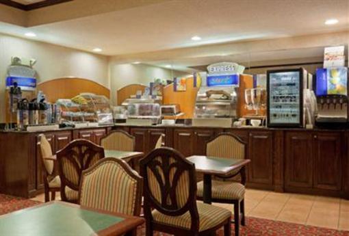 фото отеля Holiday Inn Express Boston Milford (Massachusetts)