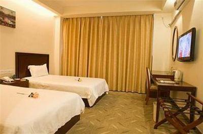 фото отеля Green Tree Inn Chain Zhuhai Jida