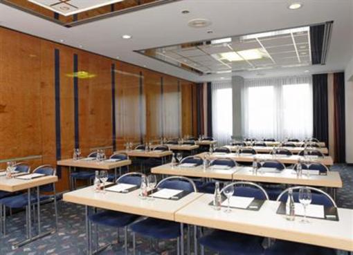 фото отеля Holiday Inn Hannover Airport