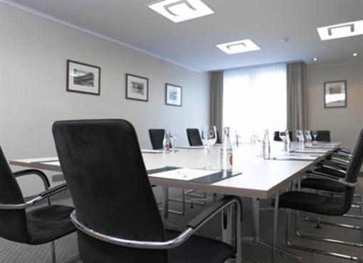 фото отеля Holiday Inn Hannover Airport