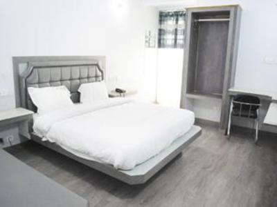 фото отеля Saubhagyam Residency