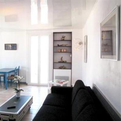 фото отеля Les Balcons du Port Apartment Bandol