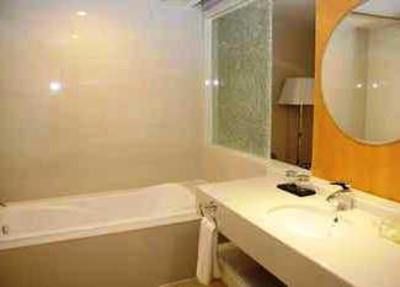 фото отеля Golden Four Seasons Changqing Road