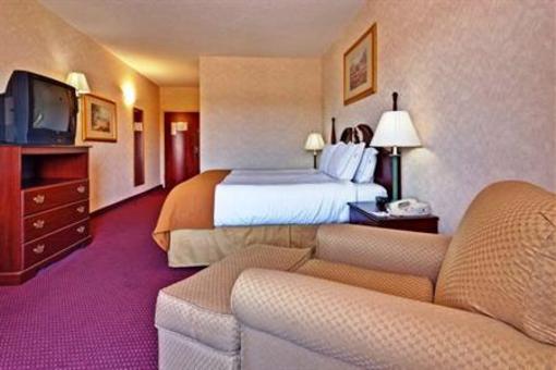 фото отеля Holiday Inn Express Brookville