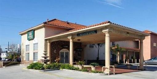 фото отеля GuestHouse International Inn & Suites Pico Rivera