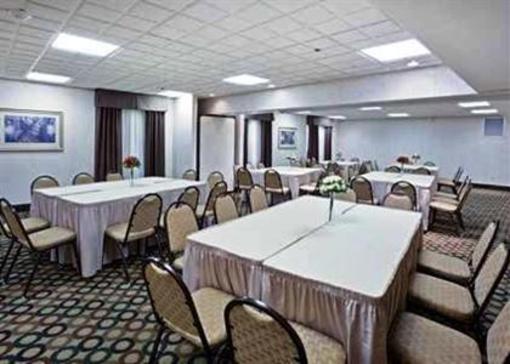 фото отеля Hampton Inn Cleveland Airport-Tiedeman Rd