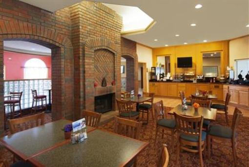 фото отеля BEST WESTERN West Greenwich Inn