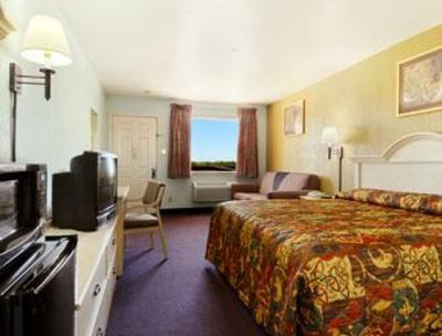 фото отеля Travelodge San Antonio ATT Center I-10 E