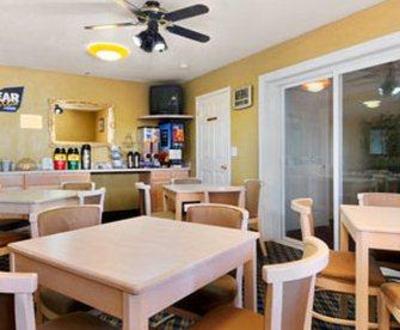 фото отеля Travelodge San Antonio ATT Center I-10 E