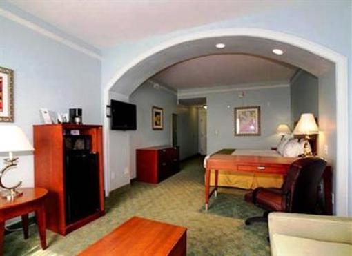 фото отеля Holiday Inn Express Tampa North - Telecom Park
